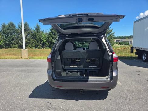 Used 2017 Toyota Sienna LE w/ Protection Package AWD/4WD image 26