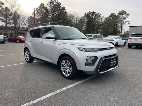 Certified 2021 Kia Soul LX image 4