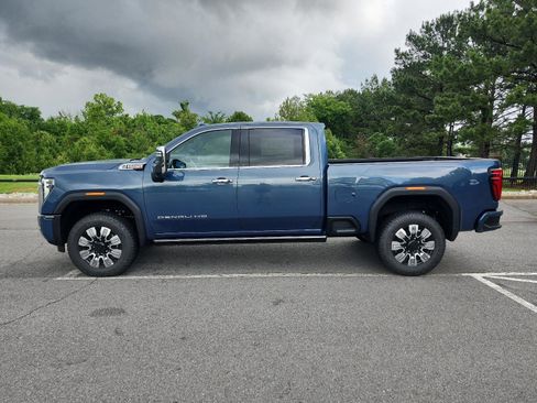 New 2026 GMC Sierra 3500 Denali w/ Denali Reserve Package AWD/4WD image 2