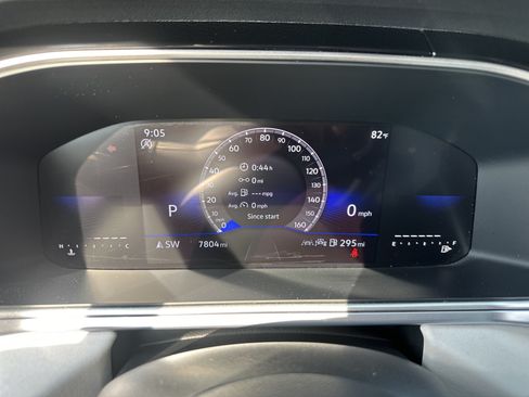 Used 2025 Volkswagen Taos SE FWD image 16