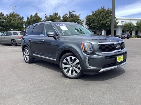 Used 2022 Kia Telluride EX w/ EX Premium Package FWD image 2
