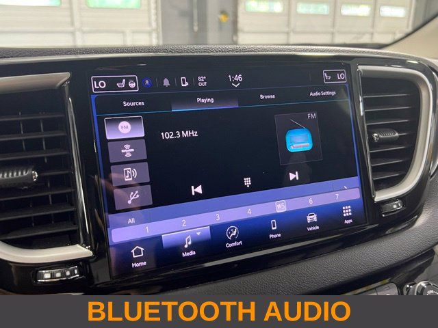 Used 2024 Chrysler Pacifica Touring-L FWD image 6