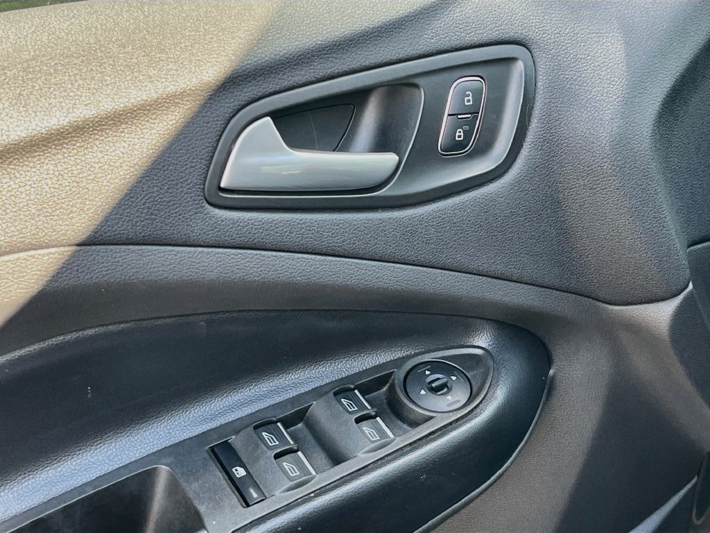 Used 2019 Ford Escape SE FWD image 17