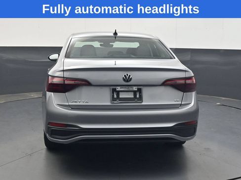 Used 2024 Volkswagen Jetta SE FWD image 5