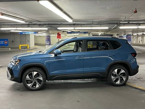 New 2025 Volkswagen Taos SE image 32