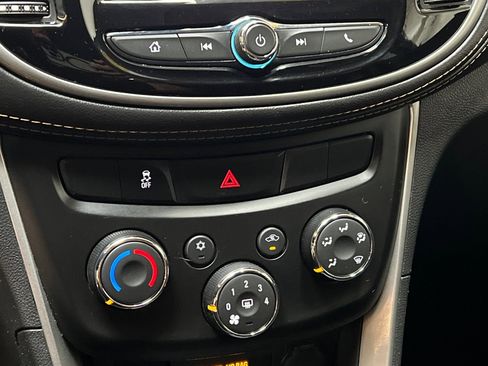 Used 2021 Chevrolet Trax LT image 26