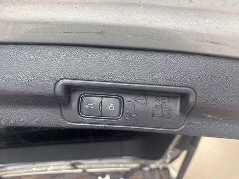Used 2020 Ford Explorer XLT RWD image 27