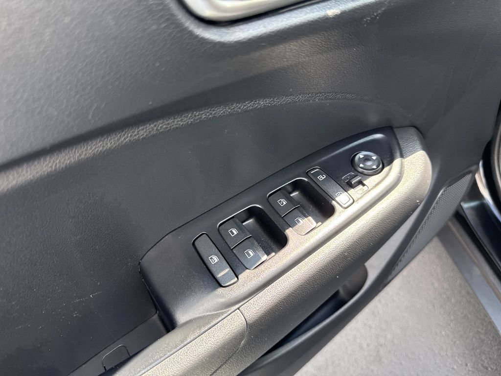 Certified 2024 Hyundai Venue SEL FWD image 10