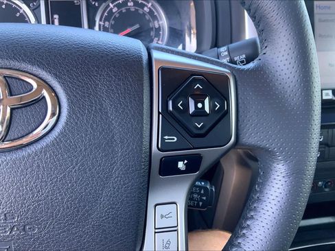 Used 2022 Toyota 4Runner Limited AWD/4WD image 25