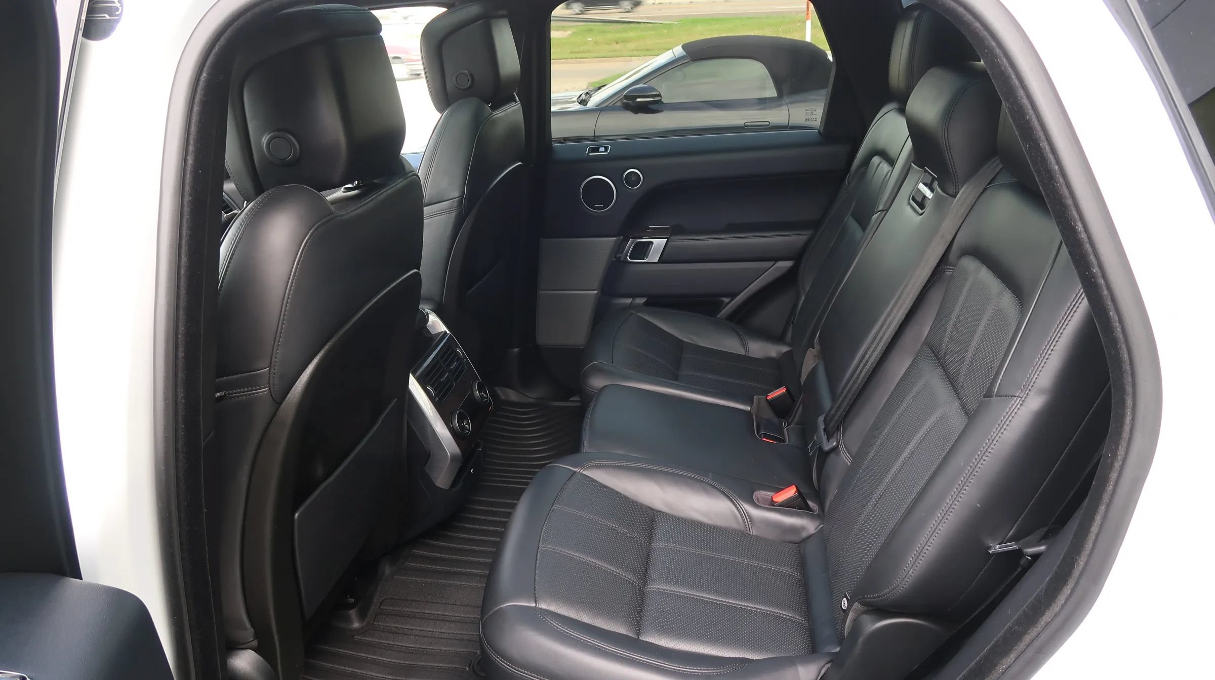 Used 2018 Land Rover Range Rover Sport HSE AWD/4WD image 20