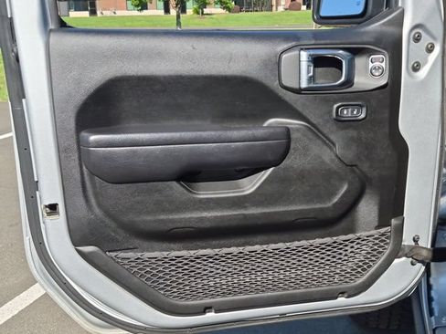 Used 2023 Jeep Wrangler Unlimited Rubicon AWD/4WD image 19