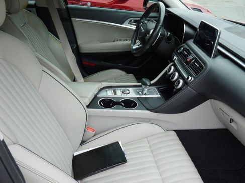 Used 2019 Genesis G70 2.0T Advanced w/ Elite Package RWD image 9