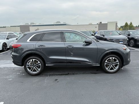 Used 2025 Audi Q5 Premium w/ Convenience Package AWD/4WD image 4