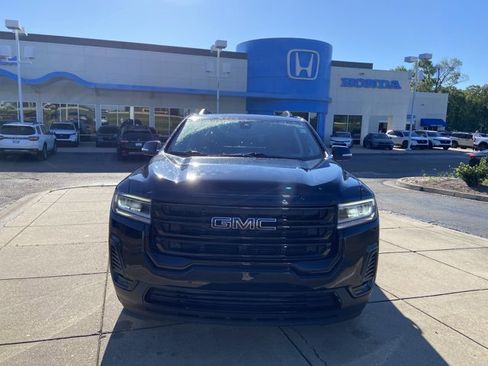 Used 2022 GMC Acadia SLE w/ Driver Convenience Package image 3