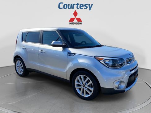 Used 2017 Kia Soul + FWD image 8