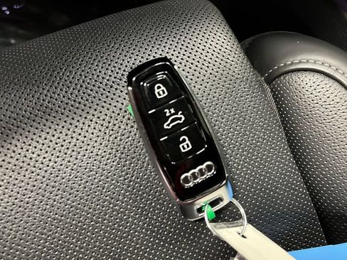 Used 2022 Audi e-tron Prestige w/ Prestige Package AWD/4WD image 42