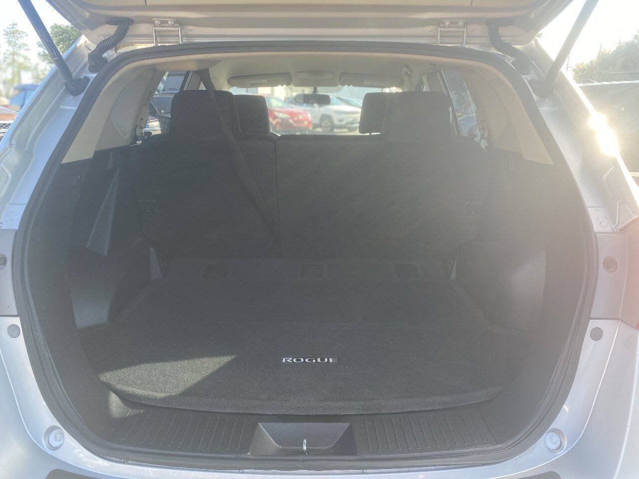 Used 2015 Nissan Rogue S w/ Convenience Package FWD image 9