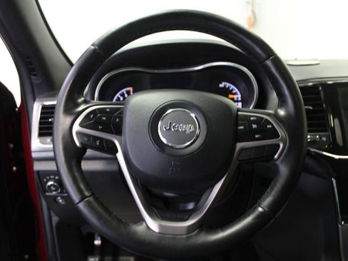 Used 2021 Jeep Grand Cherokee Laredo X AWD/4WD image 8