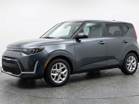 Used 2025 Kia Soul LX w/ LX Technology Package image 3