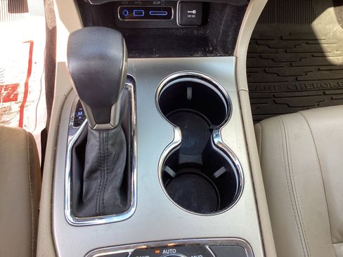 Used 2017 Jeep Grand Cherokee Limited image 25