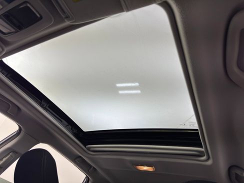 Used 2016 Subaru Forester 2.5i Premium w/ All-Weather Package image 11