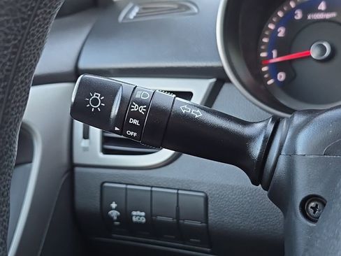 Used 2017 Hyundai Elantra GT image 35