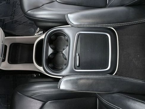 Used 2023 Chrysler Pacifica Touring-L image 33