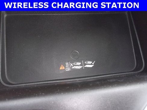 Used 2021 Chevrolet Tahoe Premier w/ Premium Package image 11