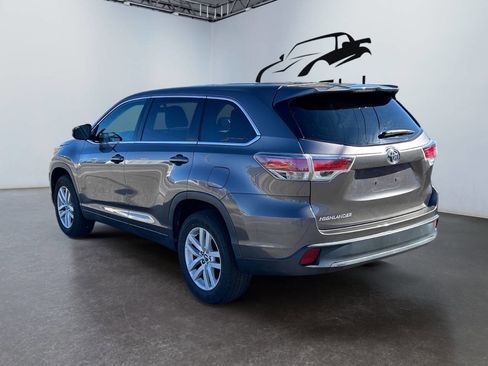 Used 2016 Toyota Highlander LE image 3