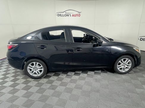 Used 2017 Toyota Yaris iA image 8