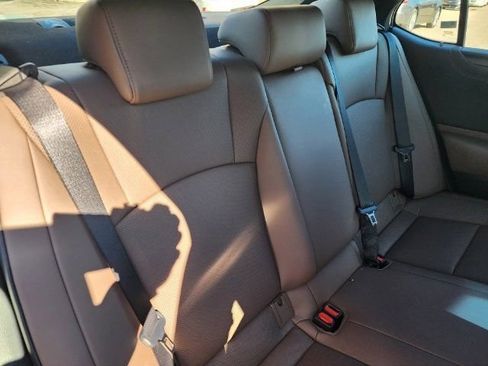 Used 2024 Lexus ES 300h w/ Premium Package FWD image 4