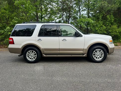Used 2014 Ford Expedition XLT w/ Equipment Group 202A AWD/4WD image 4