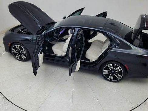 Used 2023 BMW 740i w/ Parking Assistance Package image 85