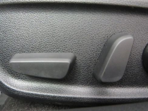 Used 2019 Genesis G70 2.0T Advanced image 35