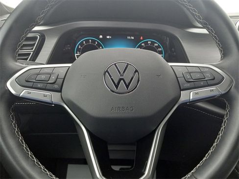 Used 2025 Volkswagen Atlas Cross Sport SE image 19