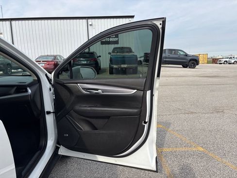 Used 2018 Cadillac XT5 Luxury w/ Driver Awareness Package image 21