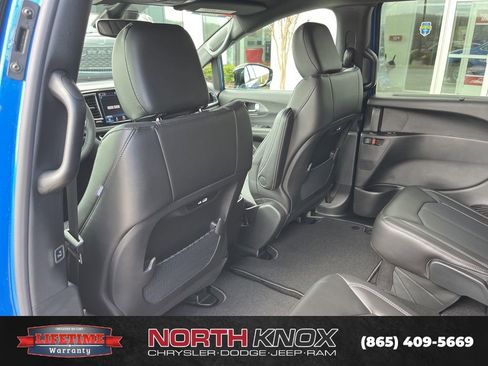 New 2026 Chrysler Pacifica Select image 15