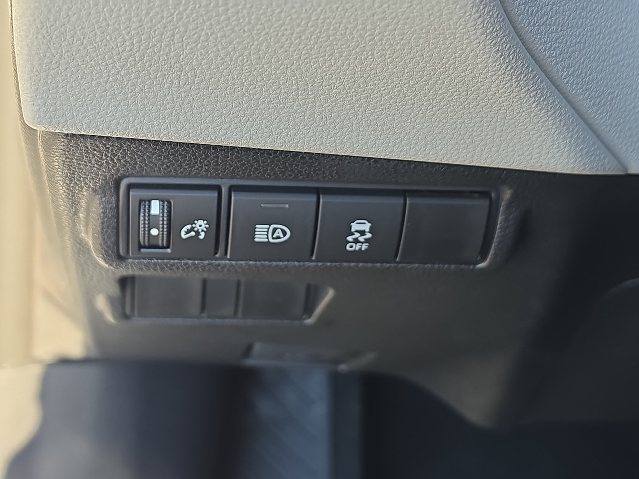New 2026 Toyota Corolla Cross L AWD/4WD image 24