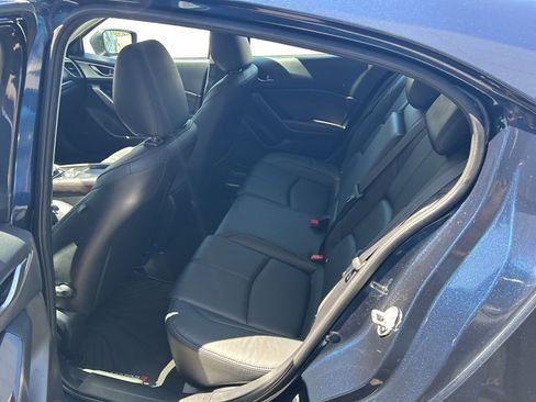Used 2018 MAZDA MAZDA3 Touring FWD image 9