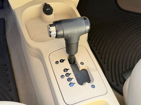 Used 2009 Volkswagen Beetle Coupe image 11