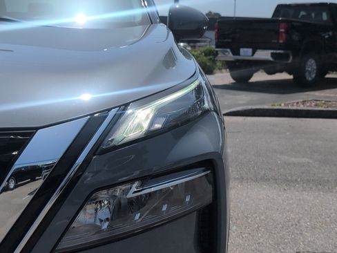 Used 2023 Nissan Rogue SL w/ SL Premium Package FWD image 12