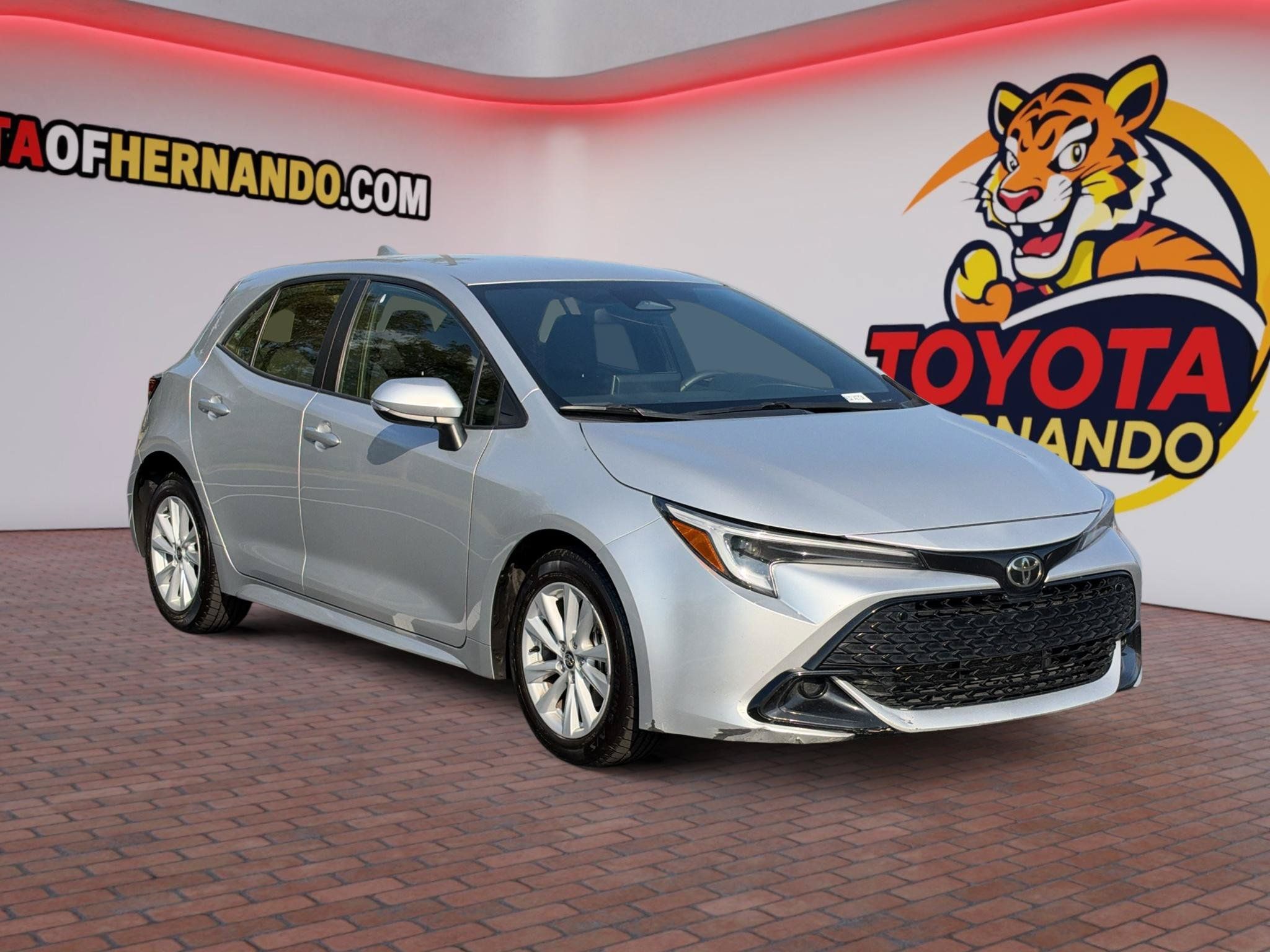 Used 2024 Toyota Corolla SE FWD image 3