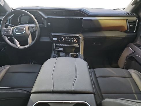 Used 2025 GMC Sierra 1500 Denali image 9