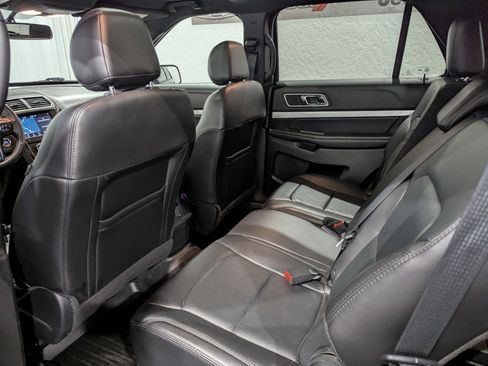 Used 2017 Ford Explorer XLT w/ Equipment Group 202A image 11