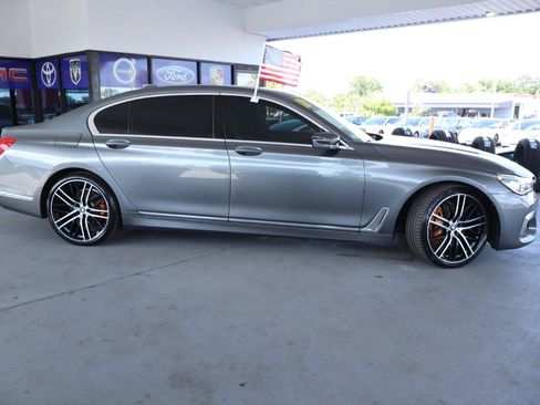 Used 2018 BMW 750i RWD image 6