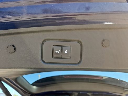 Used 2022 Nissan Pathfinder Platinum image 34