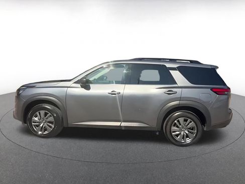 Used 2025 Nissan Pathfinder SV image 9