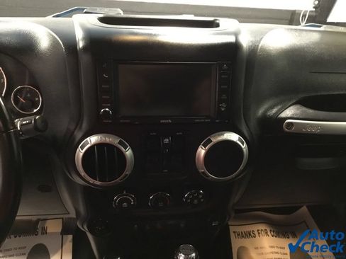 Used 2018 Jeep Wrangler Unlimited Sahara w/ Dual Top Group AWD/4WD image 49