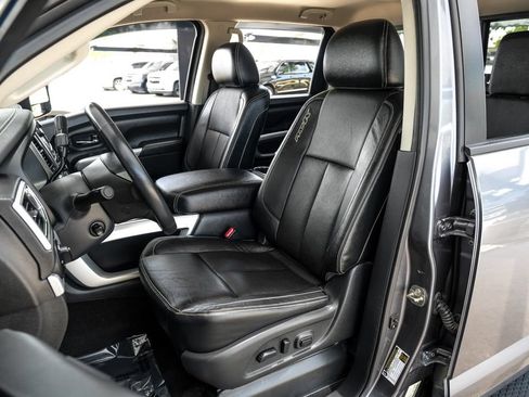 Used 2017 Nissan Titan PRO-4X w/ Pro-4x Convenience Package AWD/4WD image 37