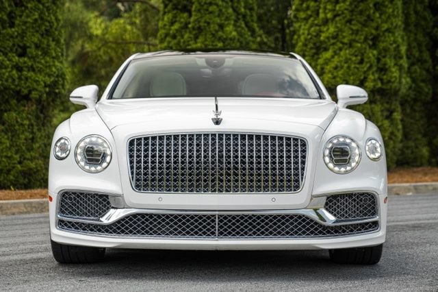 Used 2022 Bentley Flying Spur V8 AWD/4WD image 16